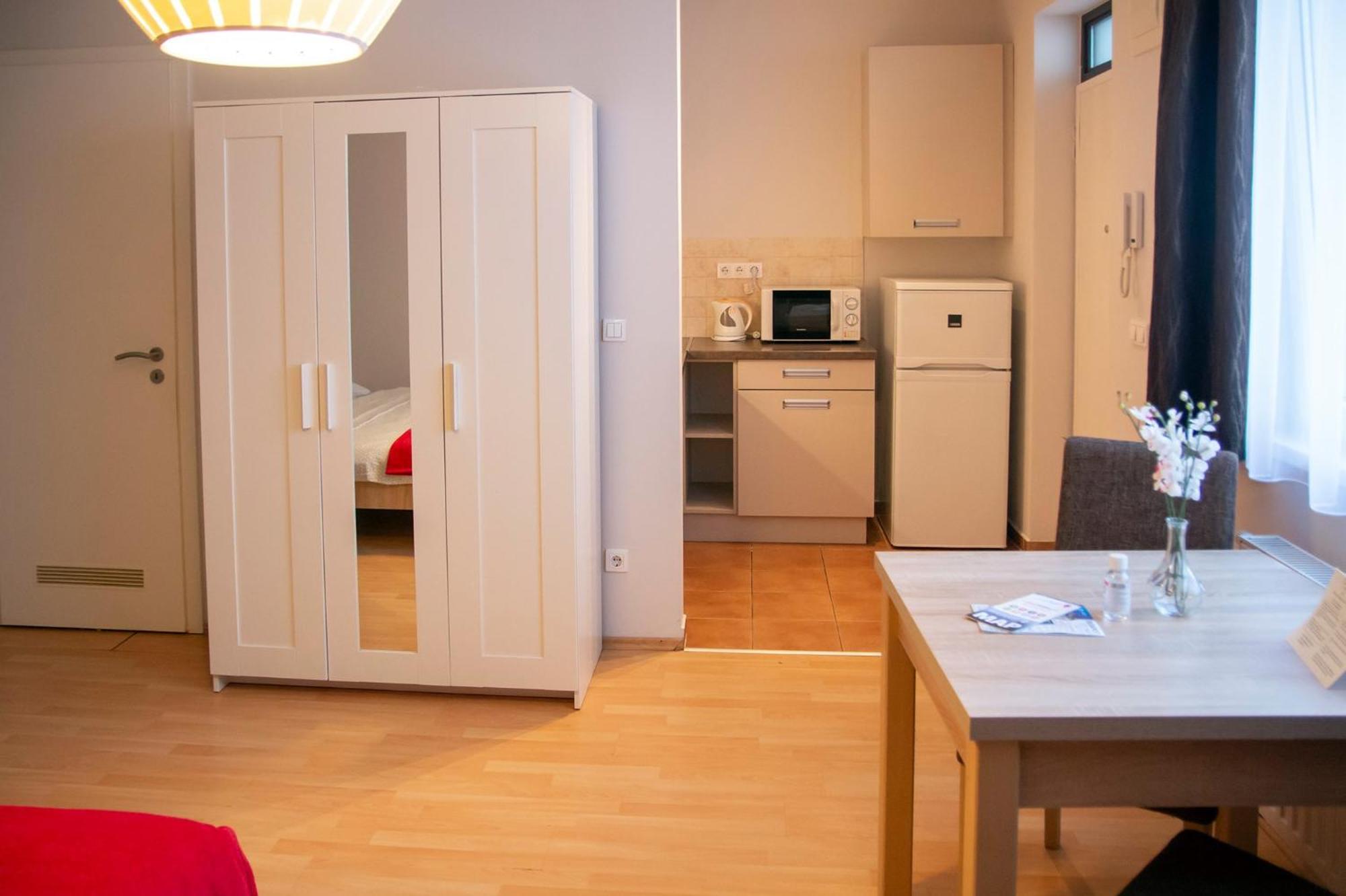 Keleti Studio Apartments Budapest Luaran gambar